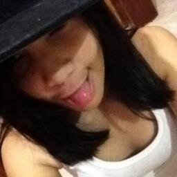 Bueno soy directioner amo a mis 5 chicos de la escalera :$ Me gusta el Rap y el skate.. Amo modelar. Asi que oye tu si tu sigueme que no muerdo dale y te sigo ♥