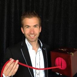 Tafelgoochelaar- goochelaar Rich Magic zorgt voor magisch entertainment op uw feest of evenement. Deze goochelaar heeft reeds vele prijzen gewonnen in binnen-en