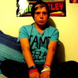 Im 15, i'm Bisexual and i don't even care. My hobble is horse riding and its my life, If i didn't have music in my life i would die
IWill Always Follow Back