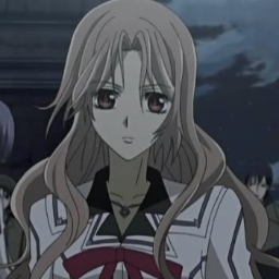 17~//Integrante de la Clase Nocturna//Vampiro//Suelo reflejar una persona arrogante, aburrida y sin interés para el resto del mundo.
