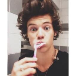 follow @valeriadlgv  and ask for a follow back bc YOU JUST RECEIVED A FREE FOLLOW heey
