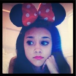 Fan page de Megan Nicole. Twitter creado el 20 de noviembre de 2013.