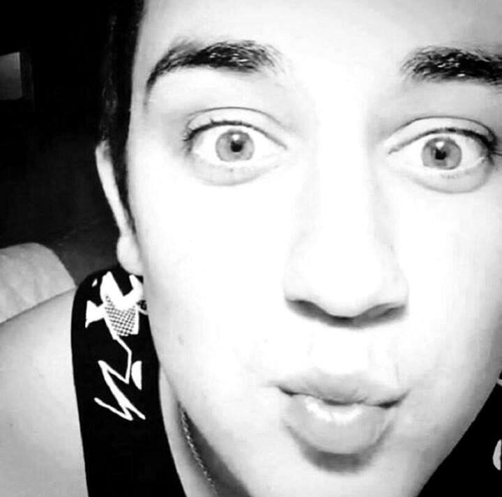 Que rollo pleves, este es un twitter exclusivamente para fans de nuestro idolo Kevin Ortiz :*