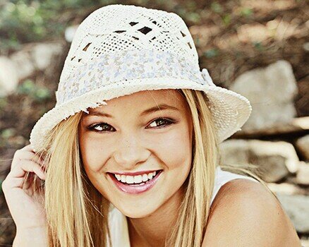 16. |Actriz| |Cantante| |Modelo| I overdose on ketchup.
