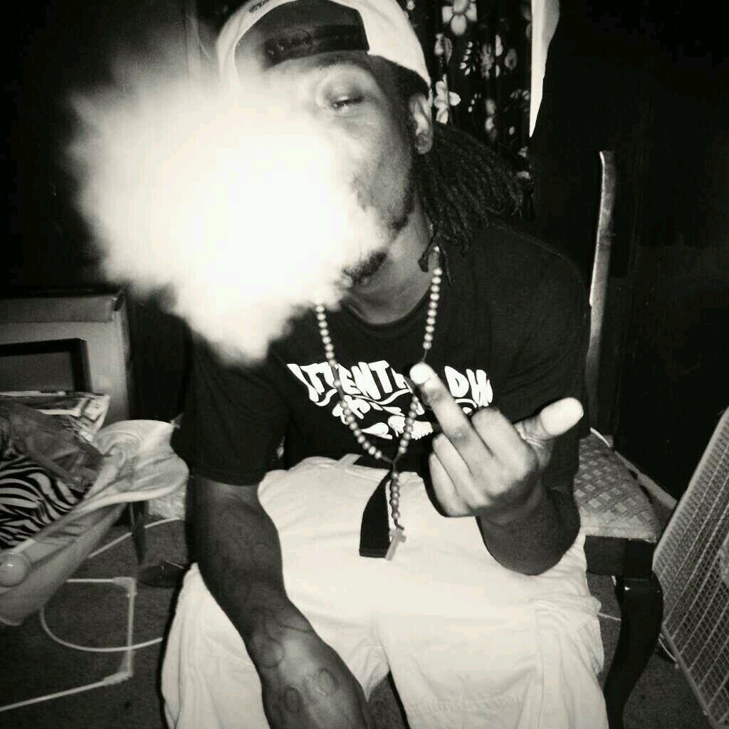 Entrepenuer|Artist|Hustler|Father ♣1993♠      Contact Info →    LouisTurley@Gmail.com GO DOWNLOAD MY MIXTAPE ON http://t.co/r5TptZsXQP YUNG-14 Grams