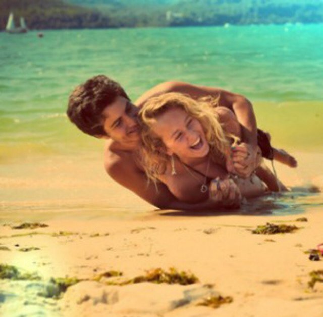 HugsFromBehind's profile picture. There's no me without you ♡