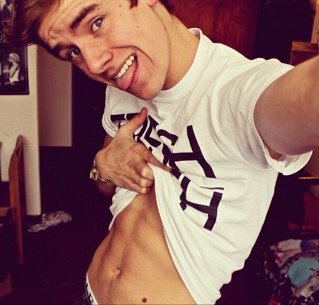 I'm Connor. I'm 21. I'm 1/6 of O2L. [RP.FL.Gay] {Not Connor Franta, he is @ConnorFranta}