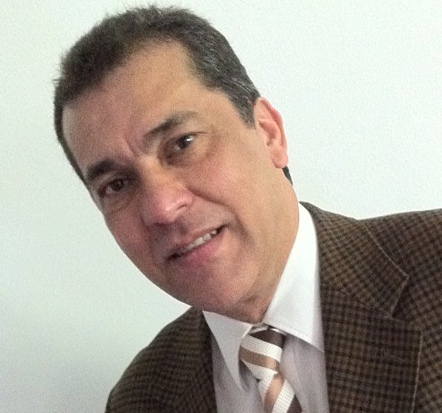 Médico Ginecólogo Obstetra. Políticas de Salud. Gerencia de Instituciones de Salud.