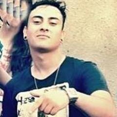 Ignore o que te faz sofrer, abrace o que te faz feliz. ♪