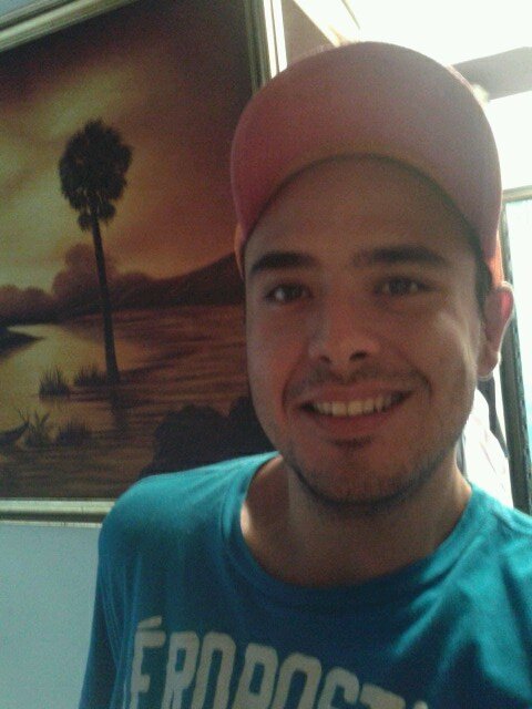 Cocinero,estudiante de comunicación social, bohemio,positivo,impulsivo!