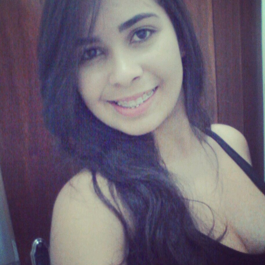 Tenho 15 anos, sou brasileira e gosto muito de ler!