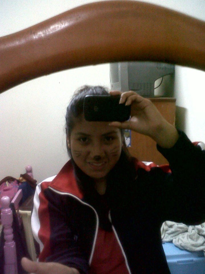 soy una chica muy alegre,amigable,resentida,loca,romantica,aconsejadora no me gusta juntarme con gente hipocritas ni mentirosas :P y me amo como soy :)