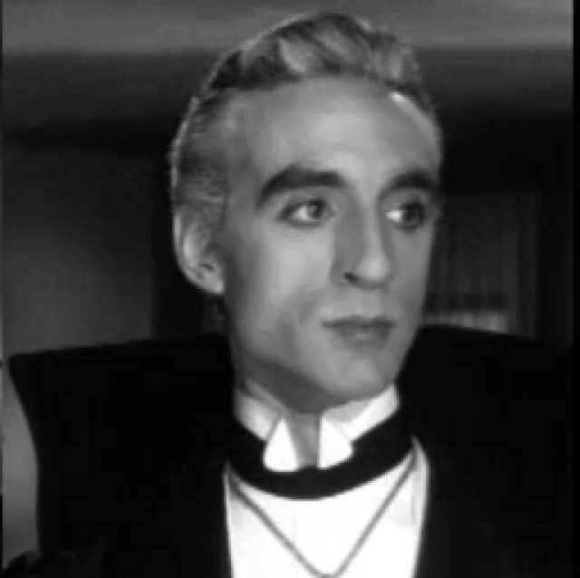 Tuitstar retirado. Vampiro alto, guapo y aristocrático. #ElCártelDeLosPocosFollowers