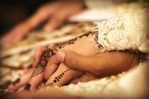 Indonesian, Moslem, Dentist , @frinholic's wife ^^