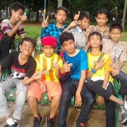 tak perlu meny'mbunyik'n kekurang'nmu dari orang yang kmu c'ntai, k'rena k'tulusan cinta bisa terurai, k'tika cinta bisa menerima kekurangan.
tak perlu meny'mbu