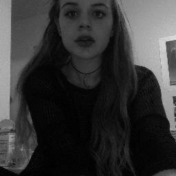 larabirkbeck's profile picture. nipple