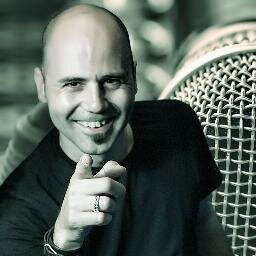 CEO Instituto Multimedia. Ha trabajado como: Programador musical (Kiss FM y Hit FM). / Profesor Universitario de Radio y Podcasting / Escritor.