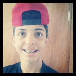 'Se quer um beijo apenas me de um sorriso  .. (8)