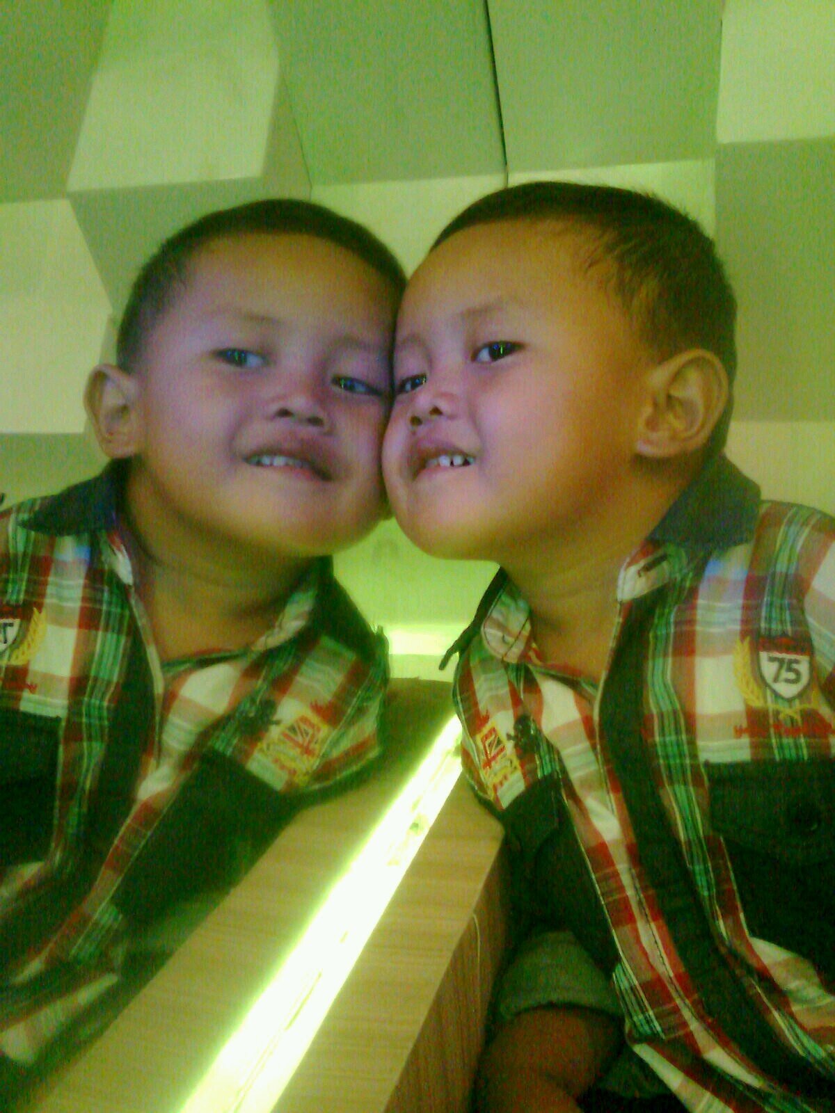 anak yg berbakti kpd ortu/sayang ayah, bunda, opa, oma, om, tante dll/happy family 4ever ;)