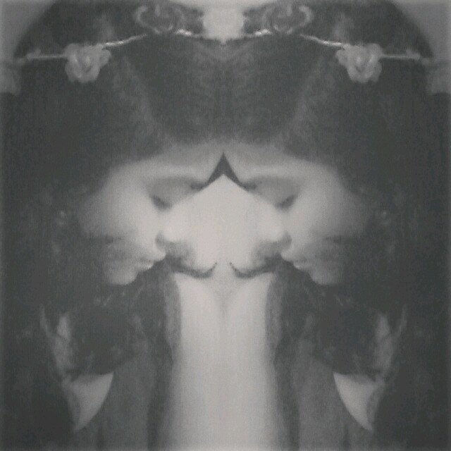 ♥ dance , ♥ sing ♥ hashtags and ♥ pizza .. single as always ? 11 ! ^^ xoxo