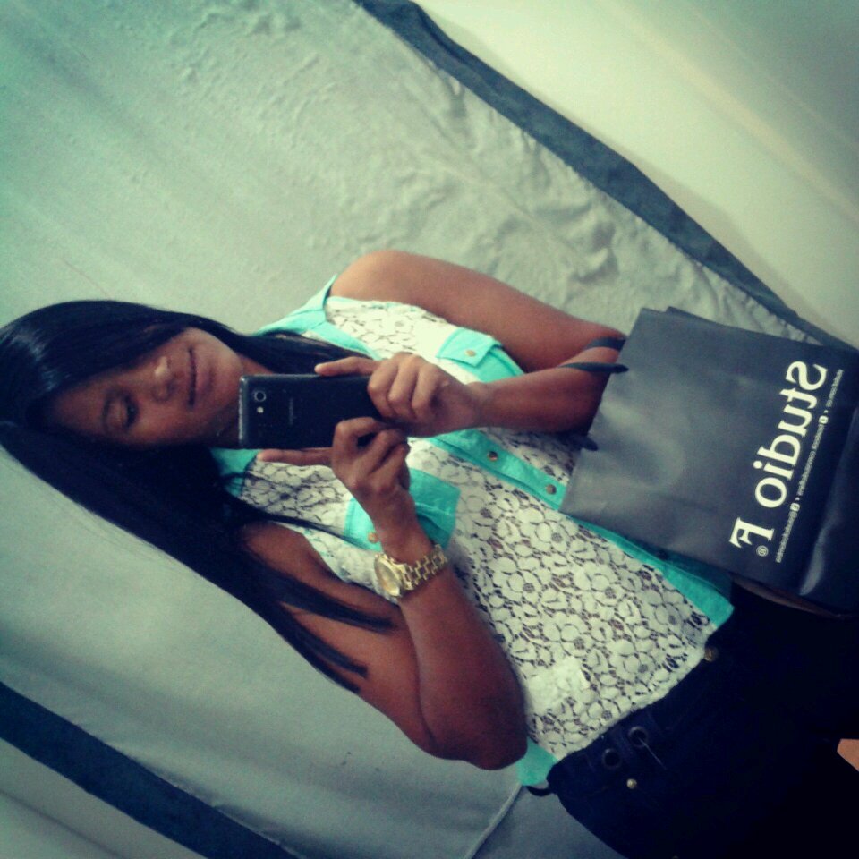 nade1721's profile picture. Soy Feliz & eso es lo q Importa3