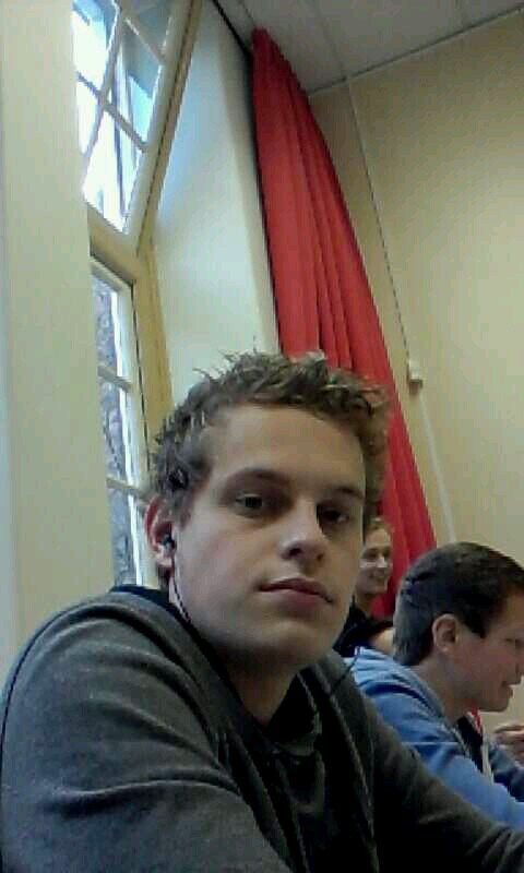 slaapt @joostgevaar nog? dagelijkse updates brought to you by @itschristiaan @joran_033 @lucaspauluss en @zuster_bob