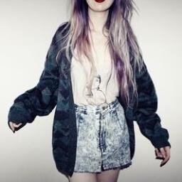 20 | obsessed with silver hair and am an avid cookie lover