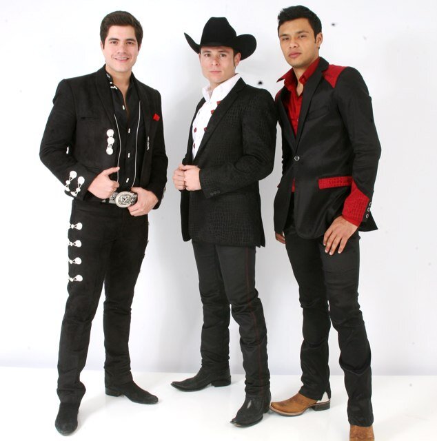 Integrantes: @PacoZazueta @ErickOficial1 @Santana_Olvera Nuestro 1er sencillo #VoyARifarMiCorazón http://t.co/eFY0xQ9b3I