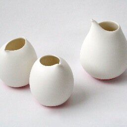 磁器土の白さが大好きで、器を作っています。Lin_ceramic_worksにて日々のうつわを制作しています。