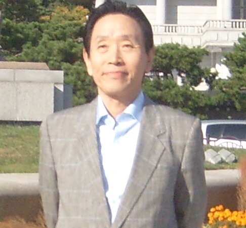 BellBrightKim's profile picture. Age is just a number .Youth is a state of mind.
정이 넘치고 풍요롭고 너그럽고 질서있고 자유로운 세상에 살고 싶은 사람.