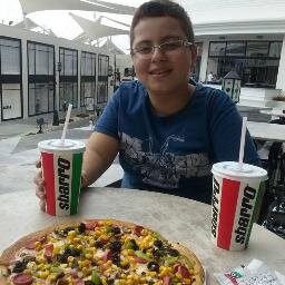 PİZZA DELİSİ FUTBOL FANATİĞİ ÖĞRENCİ