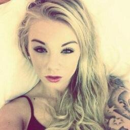 PBtatouage's profile picture. Photo de filles avec tatouage. #PostBadTatouage #HotGirls #Tatouage. Meilleur tweet en favoris.