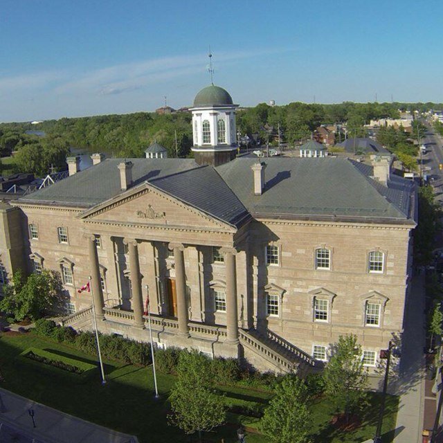 Using this space to discuss the rebirth of small cities (courthouse pic by @lev8lowlevel)