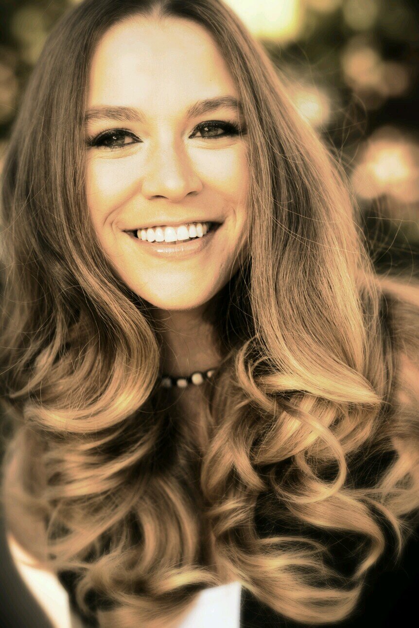 Mother, lover, fighter......i live life and embrace it with a smile. i look forward to each new day. music is made by living, living is made by moving forward.