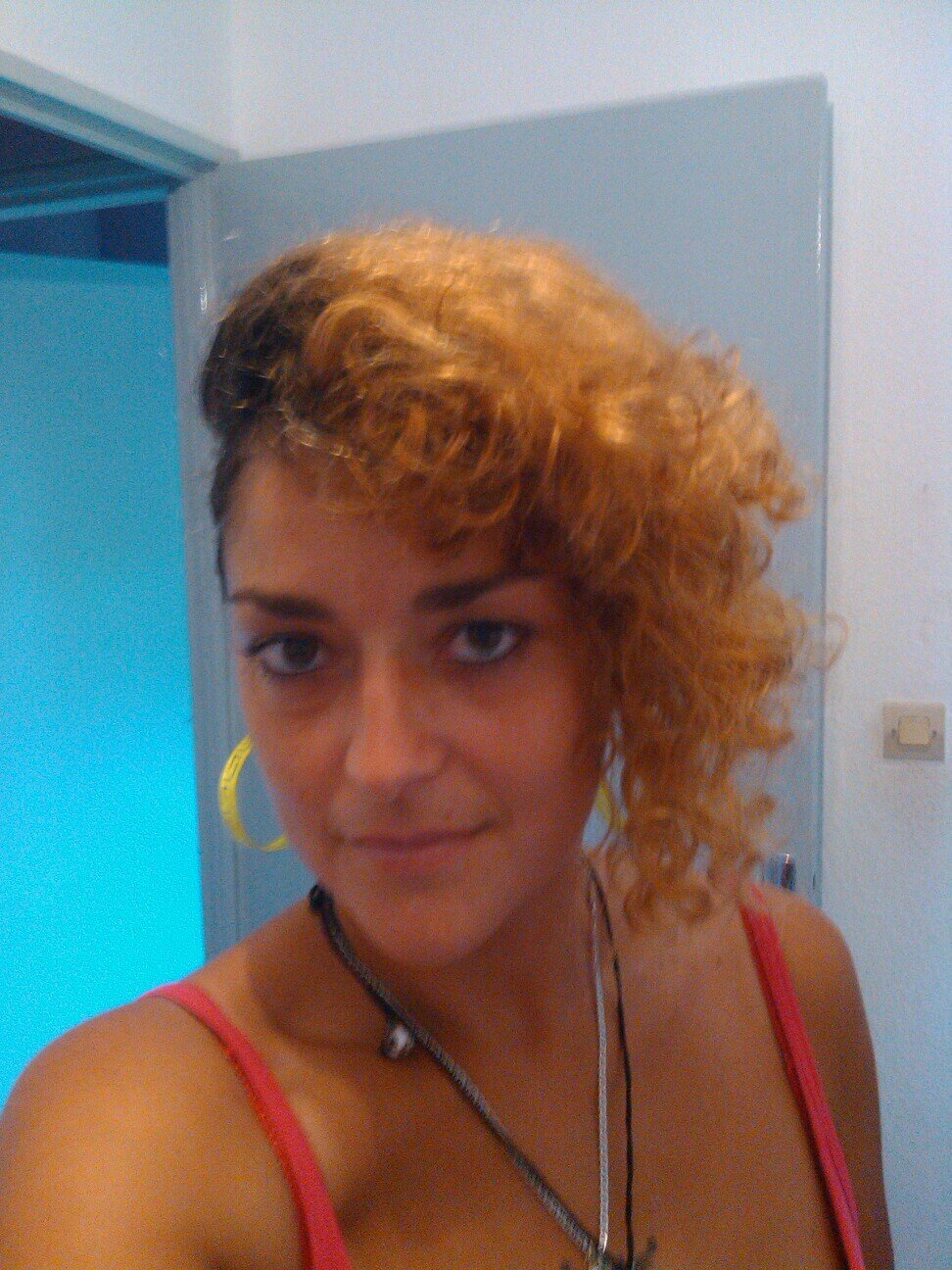 nadia85009971's profile picture. coucou mes amies et amis.je suis lesbienne et celibataire donc si ca vous dit venez me parler ici ou sur facebook Nadiia http://t.co/LlHULkXfMZ