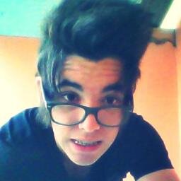 Para que os olhos verdes, se posso tê-los vermelhos. E se o vermelho de meus olhos vem do verde da natureza.
 @Caty_Gloom , Minha perfeita sz