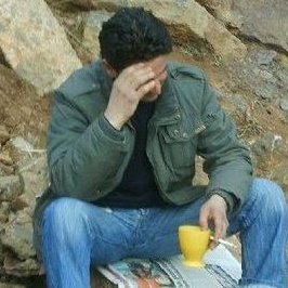 Unutma! Fazla değer, başını yere eğer.
لا تنسى !اعطاء اهمية اكتر من الازم !!ينحني راسك الى الارض