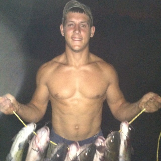 I'm Jake im 23 yrs old i live in Illinois I love music, women, and having a good time.