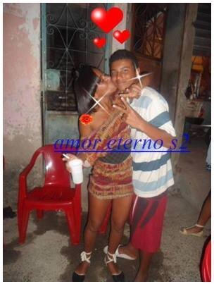 amo futebo, pizza ,praia é minha familia rs