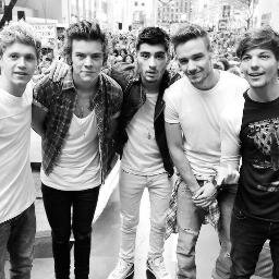 you don't have to follow back here, it's a free follow  just follow @marevashappenin please !