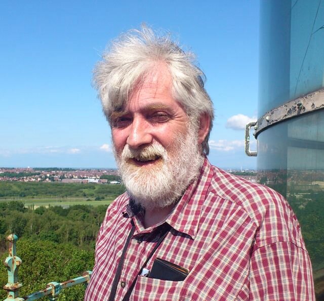 Lighthouse keeper @BidstonLight, Friend of #BidstonHill and computational scientist.