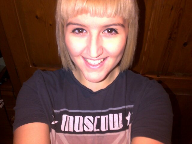 i'm sophie, i follow back and i'm funny ok bye :))))