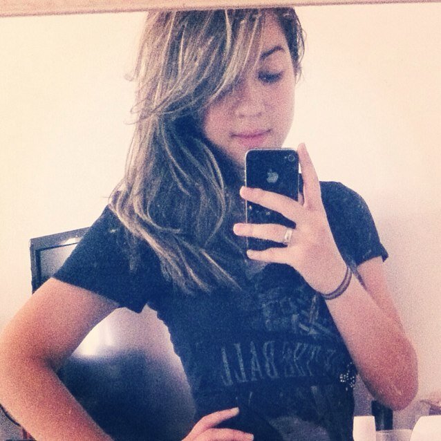 UM BRINDE ESPECIAL A MIM QUE JA PASSEI POR TANTAS CRITICAS TANTOS PROBLEMAS E DIFICULDADES NESSA VIDA E CONTINUO AQUI FELIZ E DE PE (: