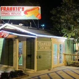 Baton Rouge's BEST kept Secret!
We are very excited to bring the Capital City it's first Gourmet Hot Dog restaurant.
Come try a Alligator CornDog&CajunDipper!