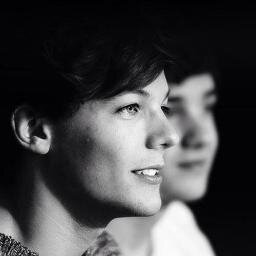 'Non c'è nulla di più bello di un sorriso che ha lottato tra le lacrime.'[OneDirection  Demi♥]