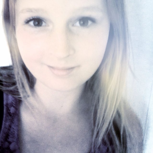 Hello im a huge mendie! I love her so much! I love all of her songs! Follow me and i will follow back!:)