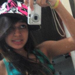 , Dentro dela tem um coração bobo, que é sempre capaz de amar e de acreditar outra vez.. ღ !,   {...}    ♡ Natan Felipe  ♡