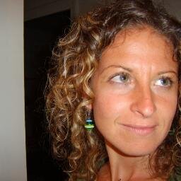 Profesora de ELE y FLE, filóloga, apasionada por las letras, las ciencias y las nuevas tecnologías.