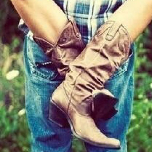 mbru21's profile picture. Just a small town girl