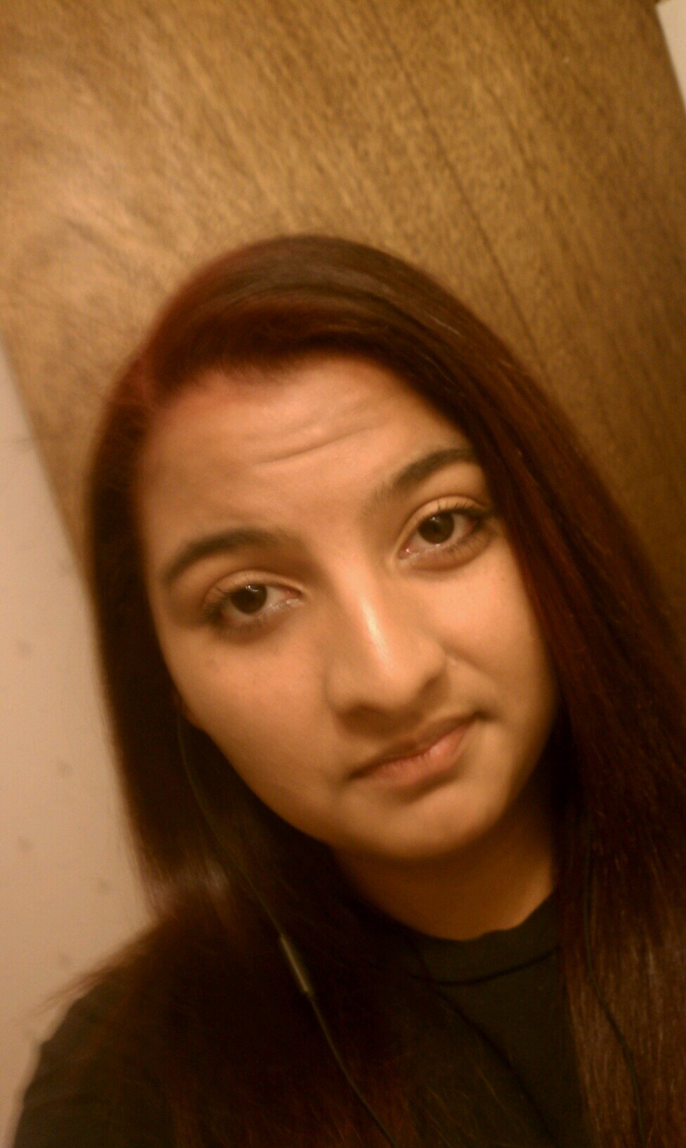 I love my family and friends, I love music, drawing and have fun:):):)